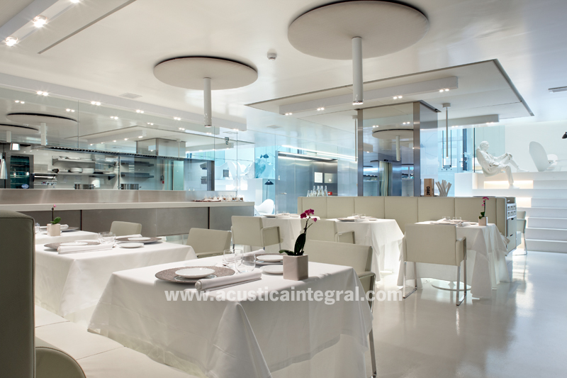 Panel absorbente circular en restaurante michelin