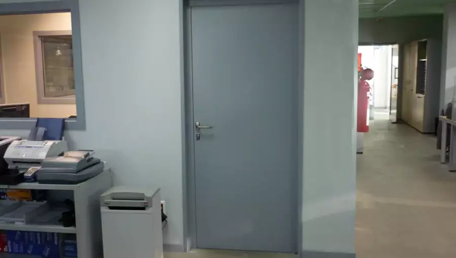 Puerta acústica para despachos
