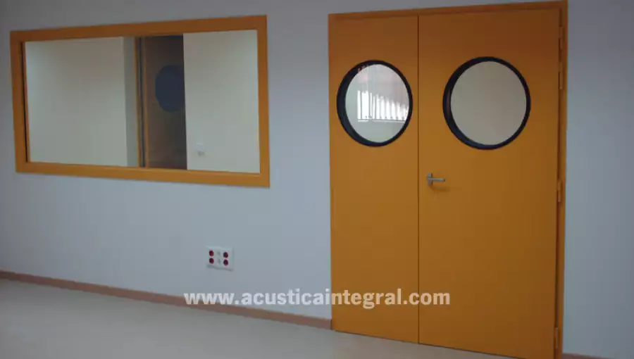 Puerta acústica para despachos