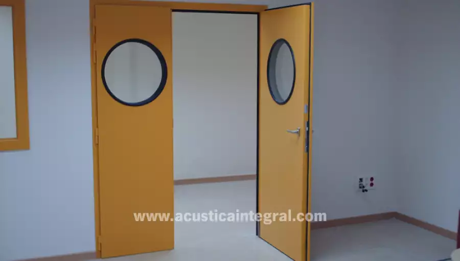 Puerta acústica oficina