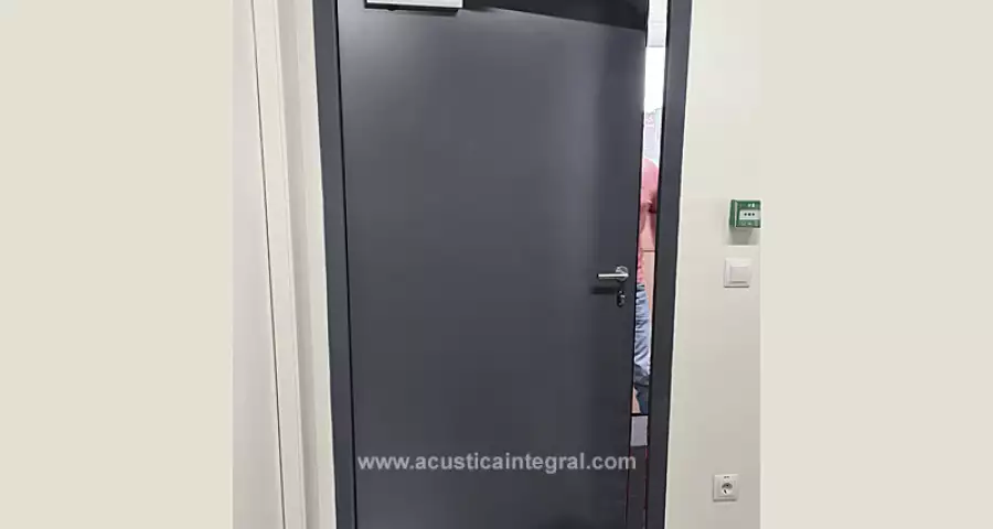 Puerta Acústica 43dB Madera - Puerta insonorizada