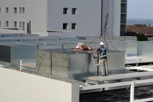 Cerramiento y cabina acústica para equipos de climatización