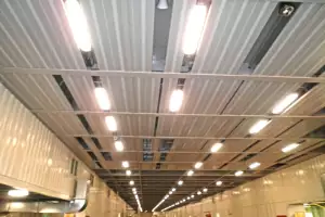 Traitement acoustique absorbant dans la cale du navire parking