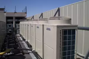 Schallschutzwand: HVAC an Deck