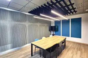 Acondicionamiento acústico de sala de reuniones