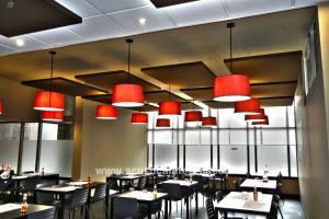 Absorbent treatment with acoustic panels for a restaurant.