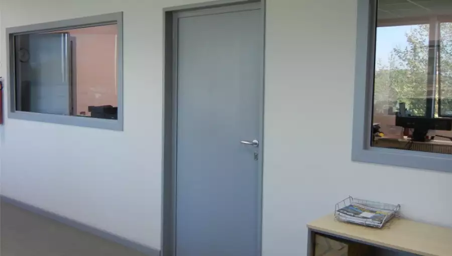 Puerta acústica para despachos