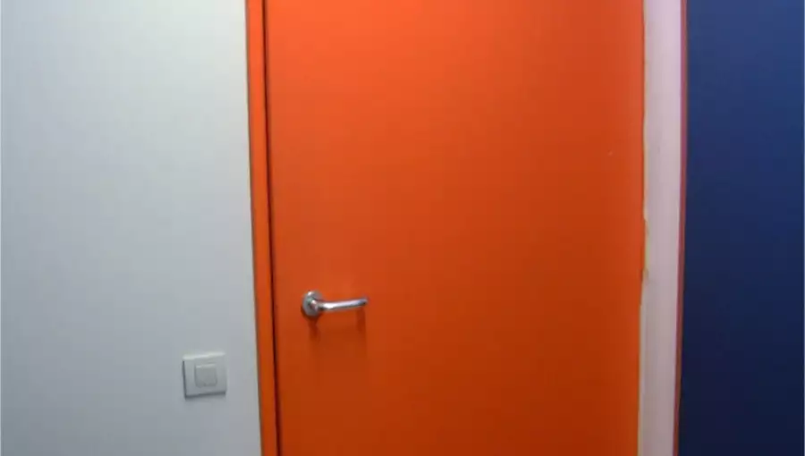 Puerta acústica para despachos