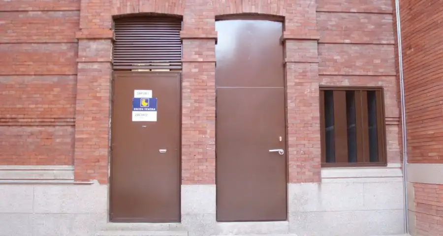 Puerta insonorizada para salas de máquinas